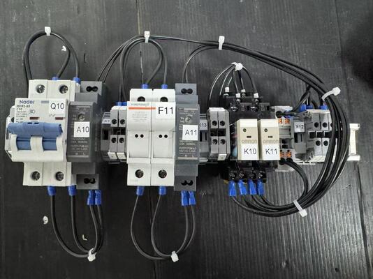 Σύστημα μετατροπέα DC σε AC CE+T Bravo 25 1 Φάσης 110Vdc σε 230Vac 6KVA Αριθμός εξαρτήματος S62AD5E0204SN000K001